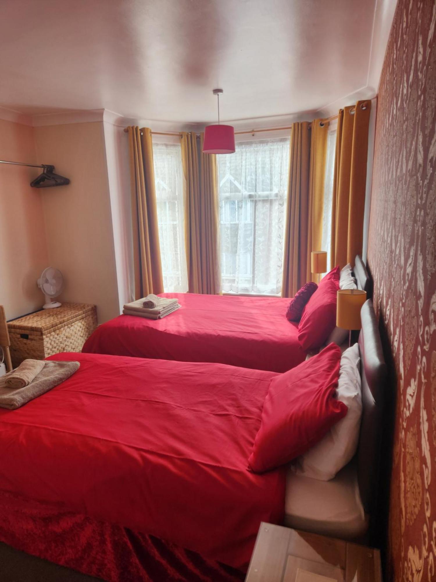 Twin Palms Guesthouse 그레이트야머스 외부 사진